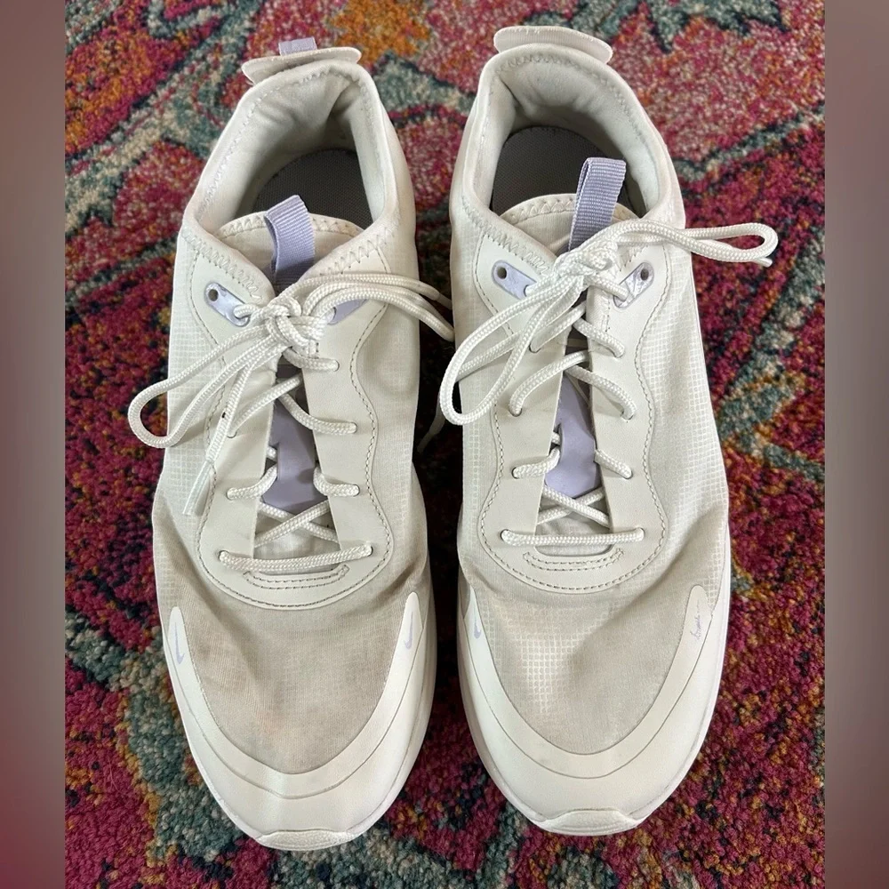 Nike | Women’s white/lavendar Air Max Dia lace up sneakers, lavender accents 8.5